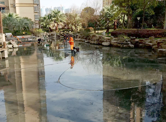 杭锦景观池淤泥清理